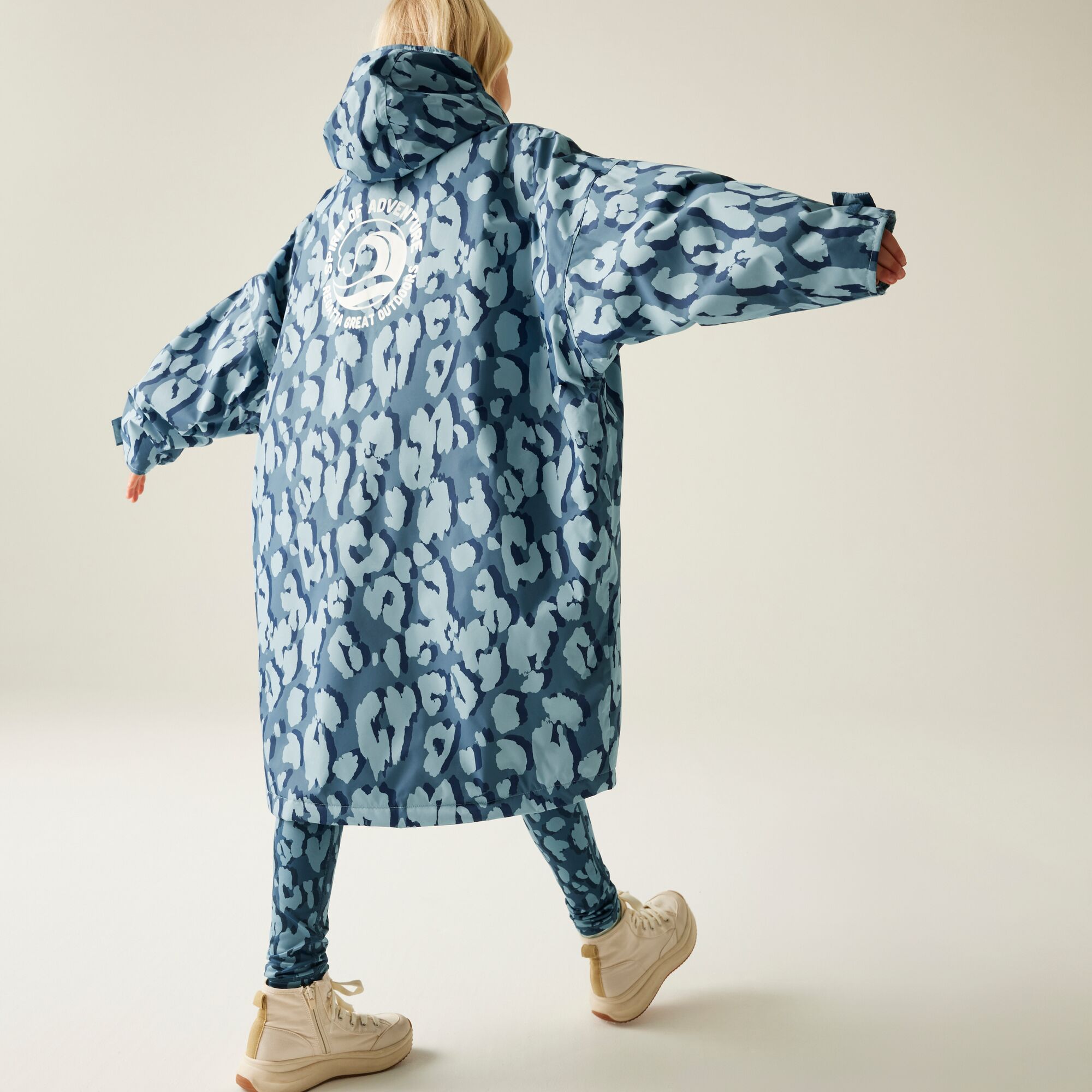 Regatta Kids Waterproof Fleece Lined Oversized Changing Robe - Picture 52 of 59