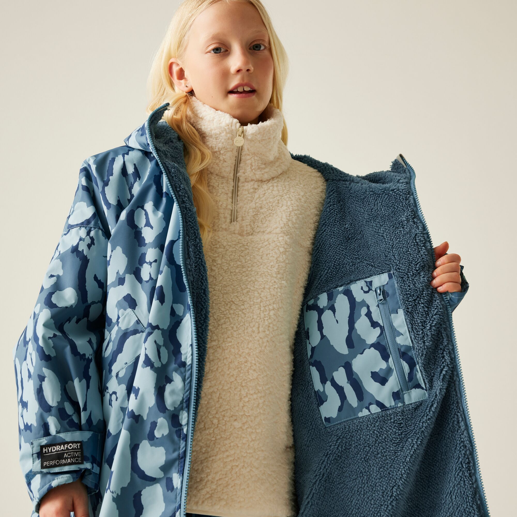 Regatta Kids Waterproof Fleece Lined Oversized Changing Robe - Picture 55 of 59