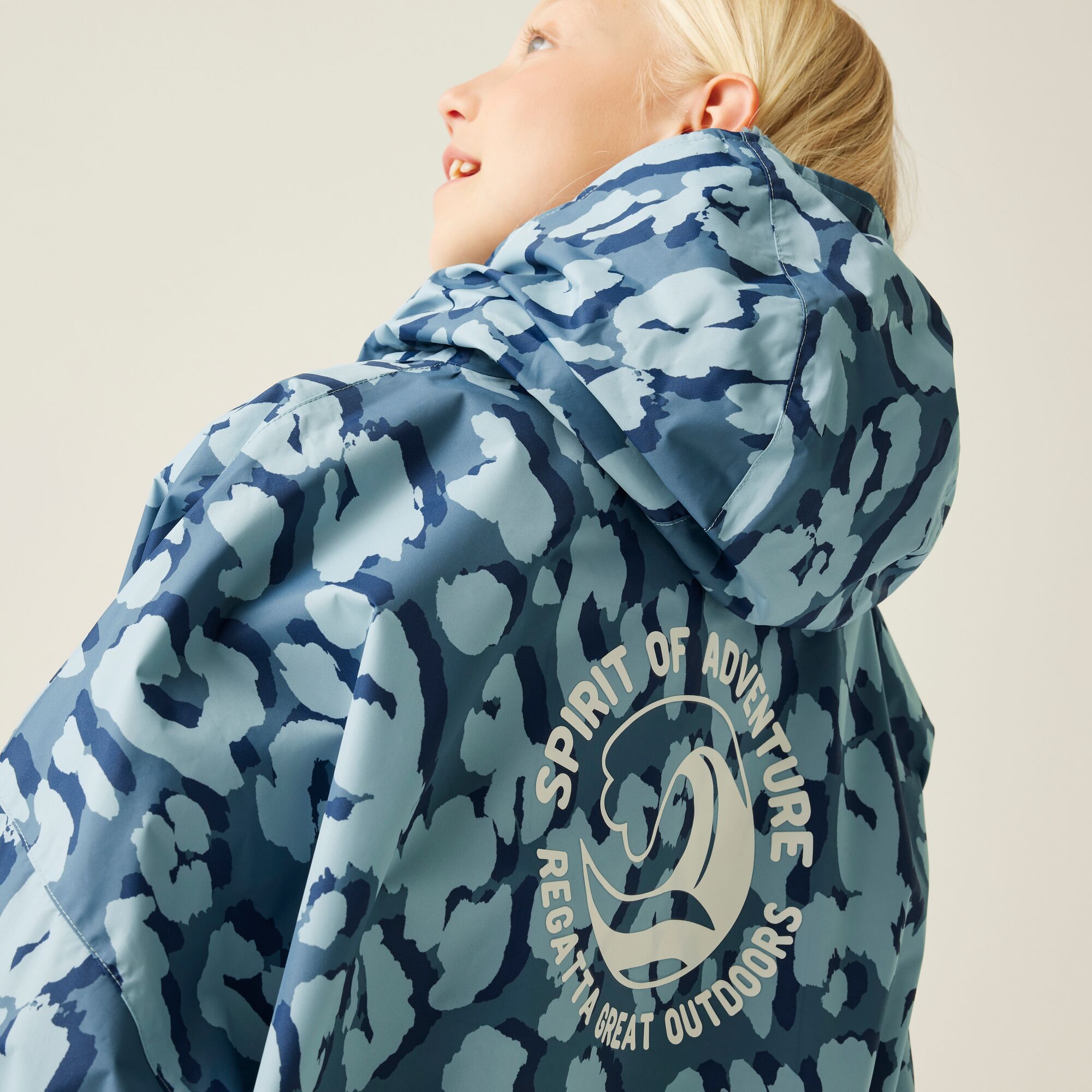 Regatta Kids Waterproof Fleece Lined Oversized Changing Robe - Picture 57 of 59